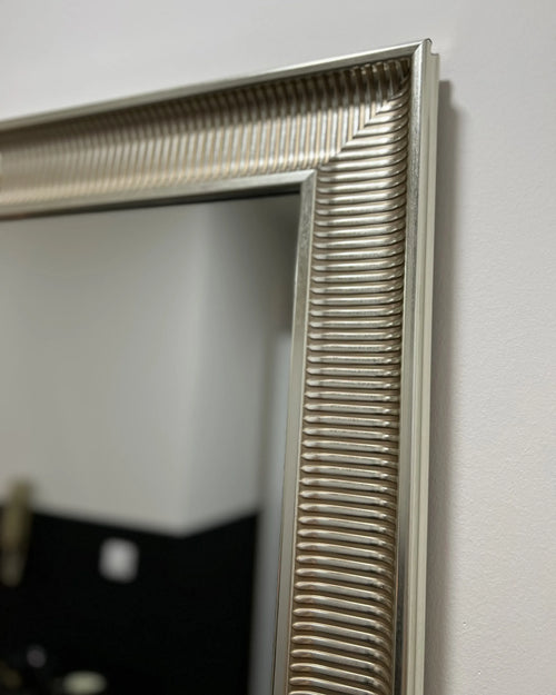 Miroir de 51 cm sur 141 cm