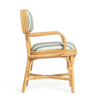 Chaise de salle à manger avec accoudoirs Dorine en lin rayé de performance et rotin