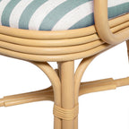 Chaise de salle à manger avec accoudoirs Dorine en lin rayé de performance et rotin